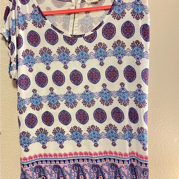 Pink Rose Woman’s Short sleeve top in blues & purples - Picture 4 of 9